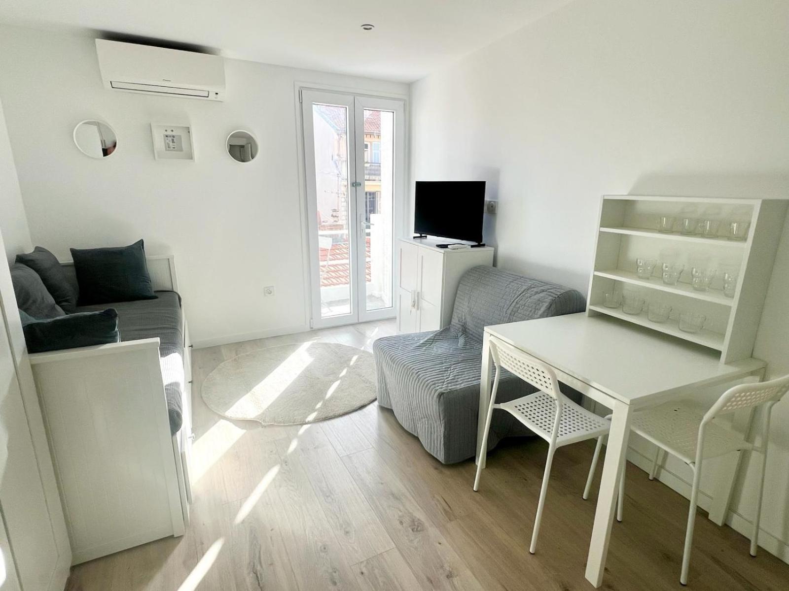 Studio Moderne Renove Avec Balcon Ница Екстериор снимка